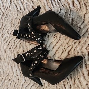 DKNY Laci Embellished Strappy Pump 2.5" heel. Size 5.5 &Dustbag